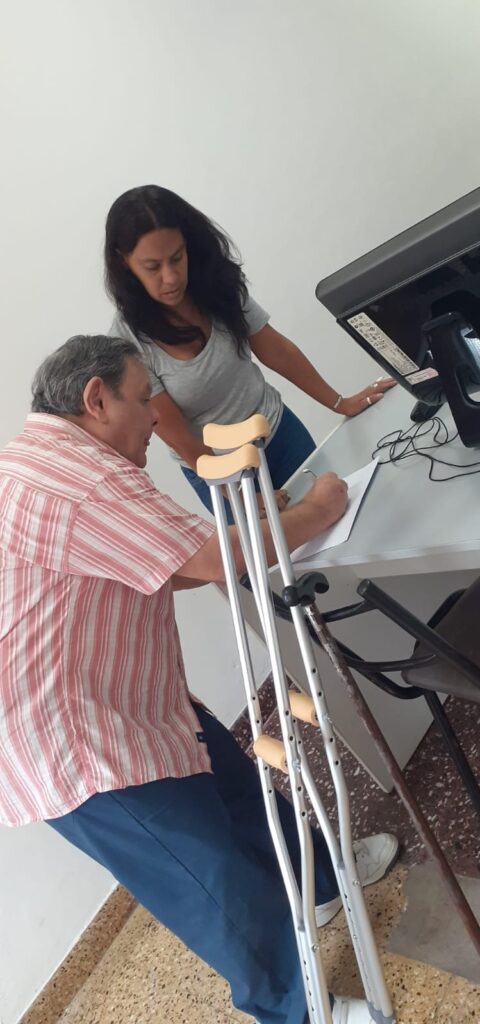 Entrega de Elementos de Ortopedia por parte del COPRODIS y Asesoramiento a Familias en la Capital