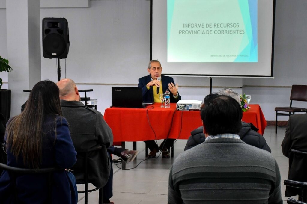 Provincia capacita a autoridades municipales en presupuesto, finanzas y el control de fondos públicos