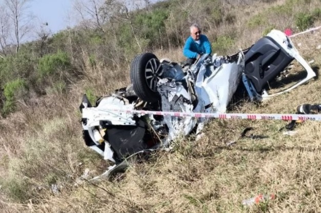 DOS MUERTOS EN UN TRÁGICO CHOQUE ENTRE UN AUTO Y UN CAMIÓN