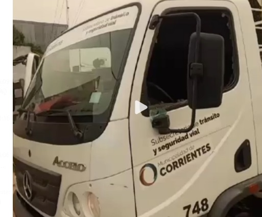 CARREROS ATACARON UN CAMIÓN MUNICIPAL