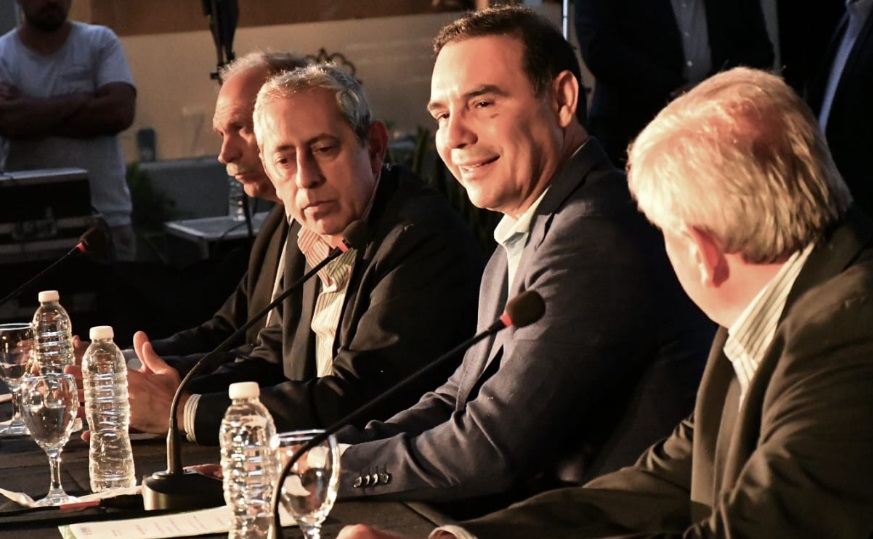 Valdés anunció aumentos del 100% en los pluses salariales para trabajadores activos y jubilados provinciales