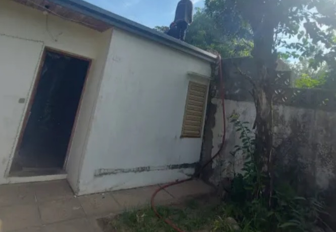 Se registraron dos incendios de viviendas en la misma calle este 1 de enero