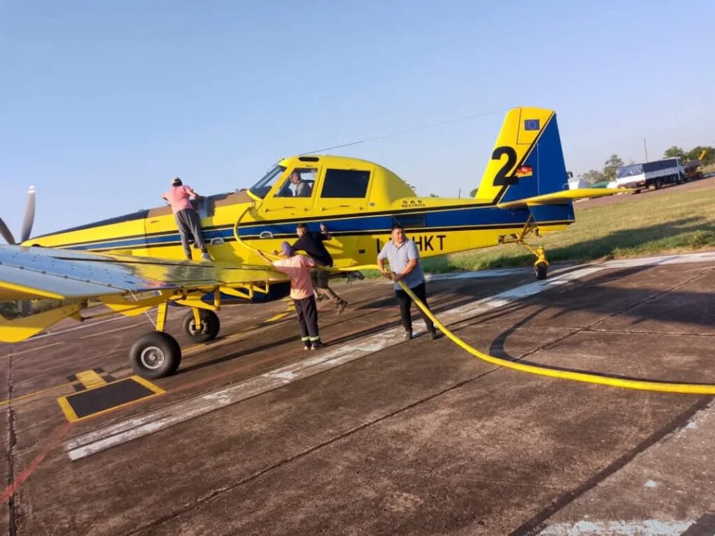 Aviones hidrantes y brigadas forestales trabajan arduamente en Mariano I. Loza