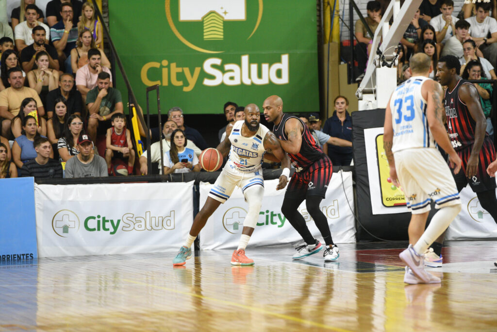 LIGA NACIONAL DE BÁSQUET | REGATAS SE QUEDÓ CON EL CLÁSICO