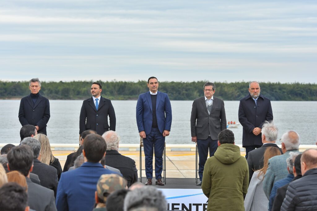 Valdés inauguró el nuevo puerto de Ituzaingó marcando un hito en la logística regional