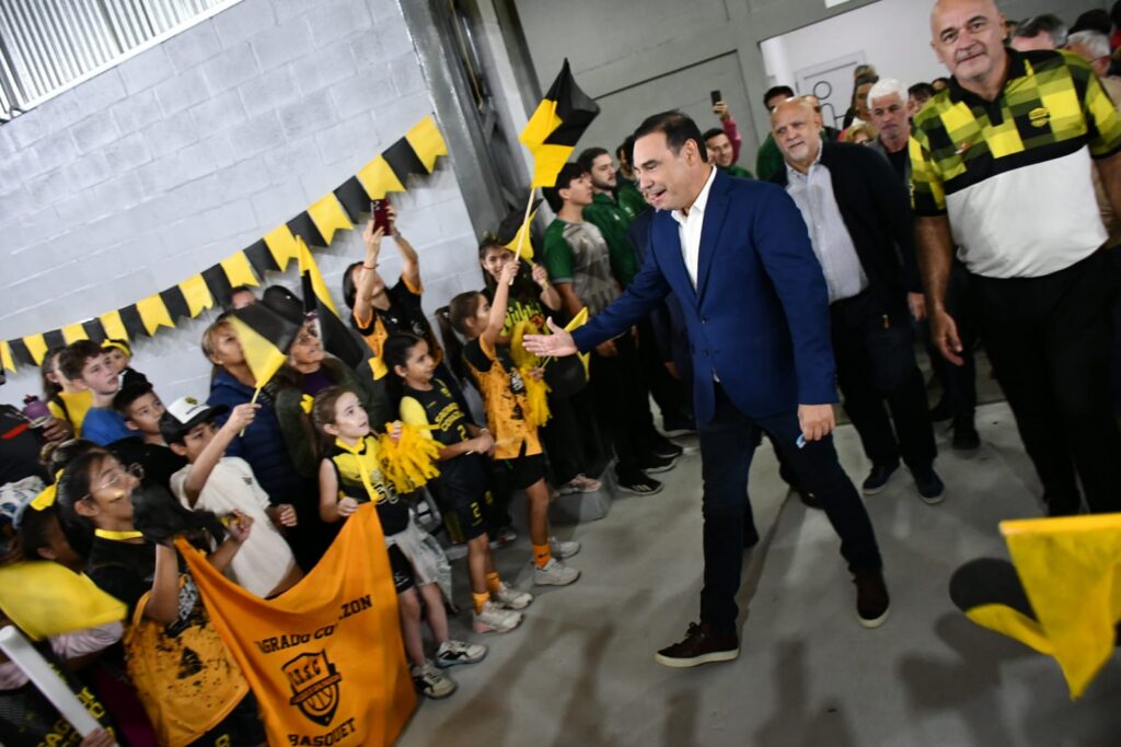 EL GOBERNADOR INAUGURÓ EL NUEVO EDIFICIO DEL CLUB DE BÁSQUET “SAGRADO CORAZÓN”