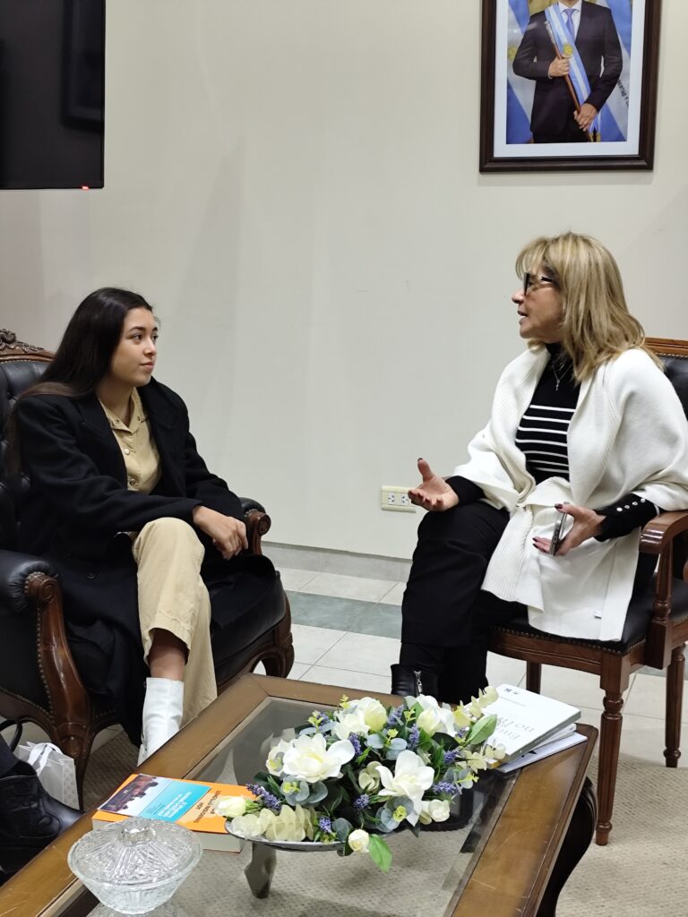Práxedes López recibió a Daniela Barrios, una de las 50 mejores estudiantes del mundo