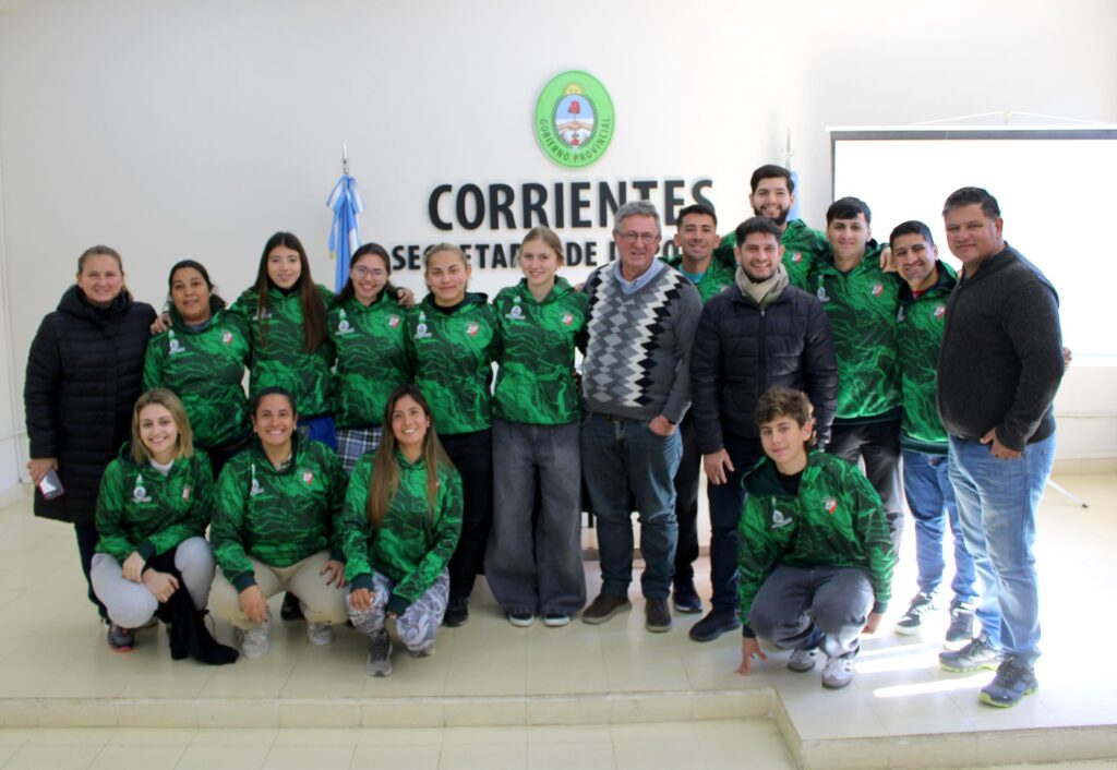 Aporte de indumentarias a las selecciones de hockey: nuevo impulso al deporte provincial