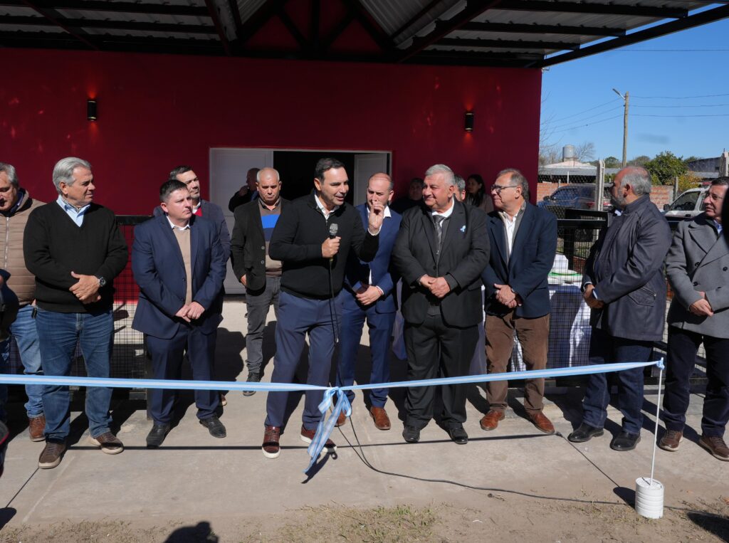 El Gobernador habilitó dos nuevas instalaciones de usos múltiples en San Lorenzo