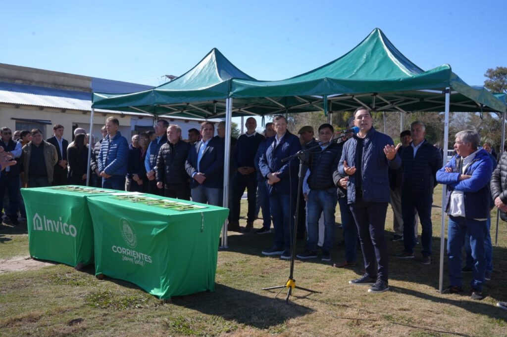 En San Isidro, Valdés otorgó 10 viviendas y anunció la construcción de 30 más