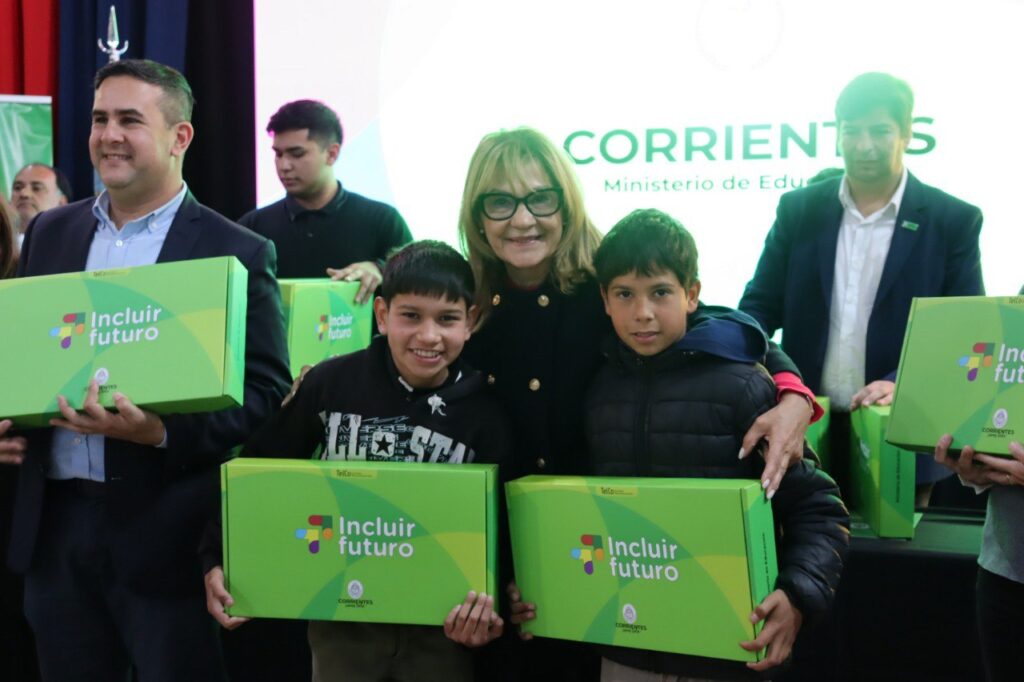 Incluir Futuro: La totalidad de los estudiantes de Curuzú Cuatiá cuenta con netbooks