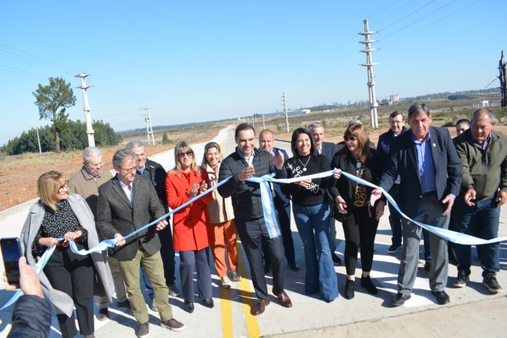 Valdés inauguró en Libres la repavimentación e iluminación de la RN 117 y la vía principal del Parque Industrial