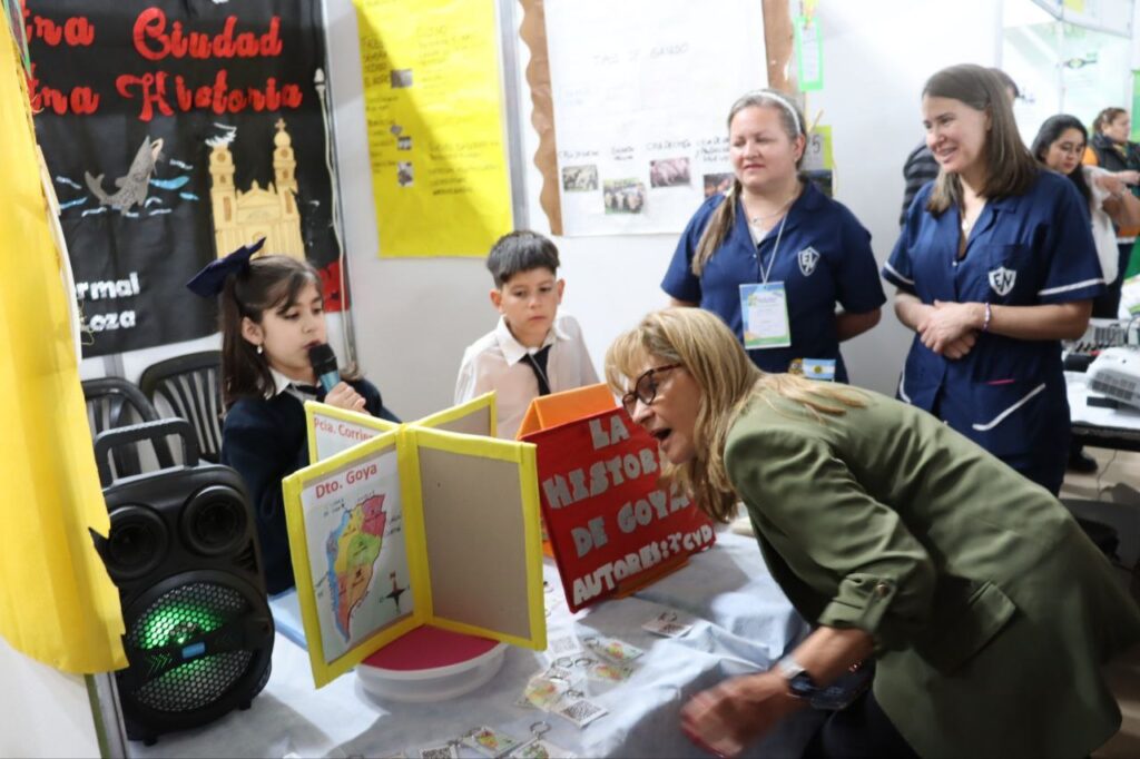 Ciencia y Tecnología: Alumnos exponen sus trabajos en la feria provincial