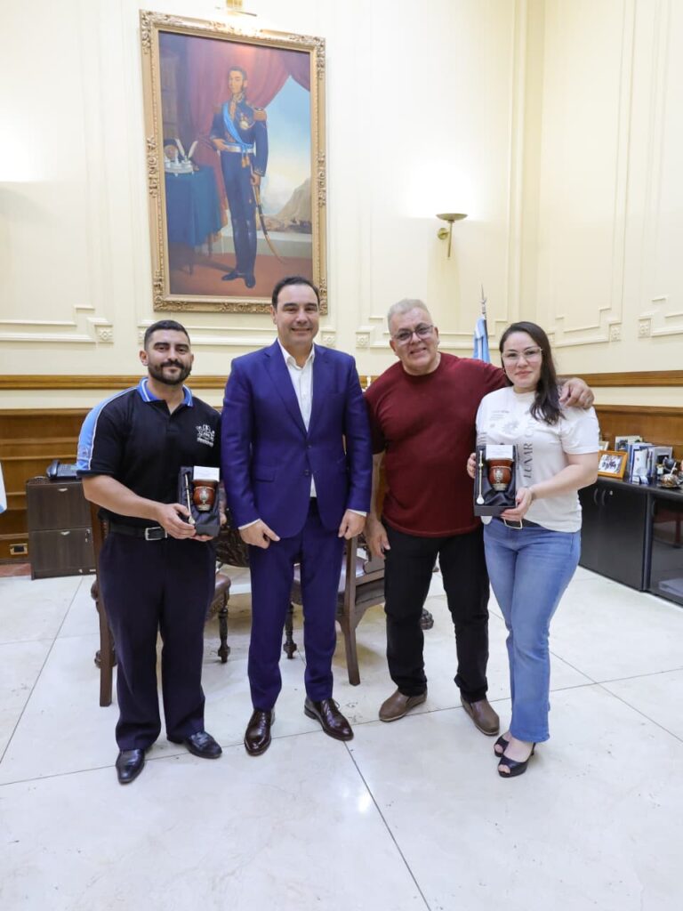 Valdés recibió a representantes nacionales de fisicoculturismo