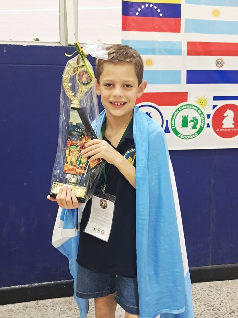 Un estudiante correntino se consagró campeón del Sudamericano de Ajedrez Blitz en Colombia