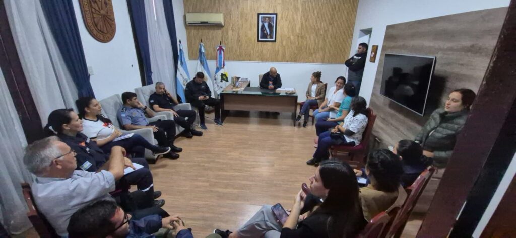 El Ministerio de Salud Pública asiste a familias afectadas por la situación hídrica