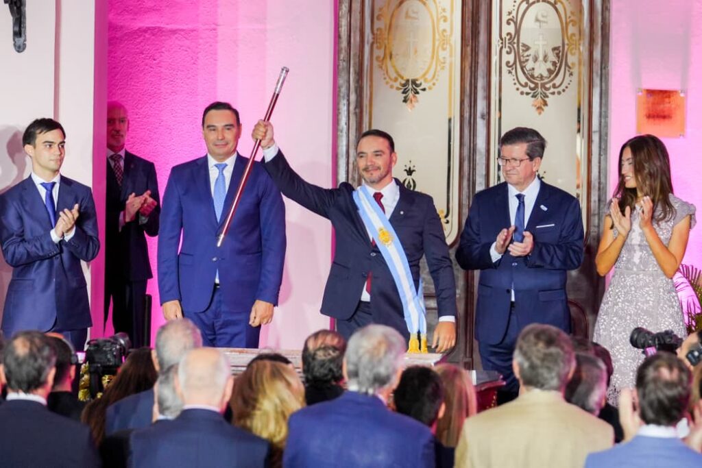 Al recibir los atributos de mando, Juan Pablo Valdés ratificó el Plan Corrientes 2030
