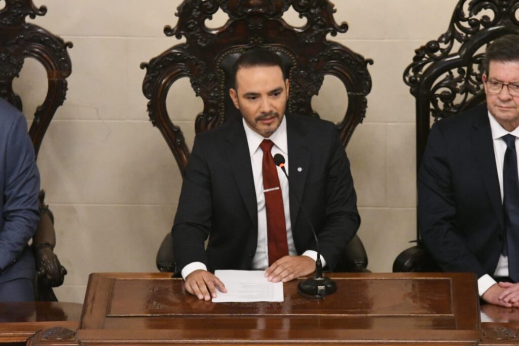 Juan Pablo Valdés juró como nuevo gobernador instando a «seguir transformando Corrientes»