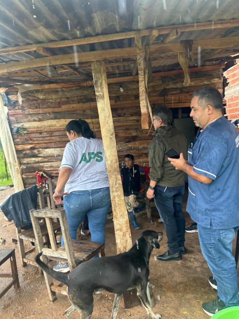 El Comando Operativo de Emergencias brinda asistencia a Mburucuyá, afectada por un fuerte temporal