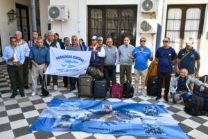 El gobernador Juan Pablo Valdés despidió a los excombatientes que viajan a Malvinas