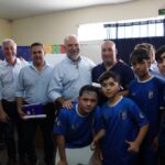 El intendente Polich participó de una nueva entrega de anteojos a vecinos de la ciudad.